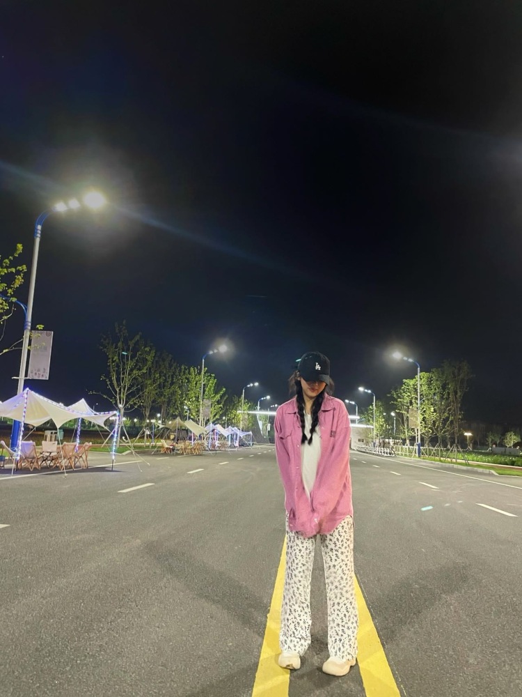 璐啦啦璐👧-吉林省·长春市·南关区-抖音 某红薯-接各种寄拍 服饰 首饰 鞋子 包包等 价格可议 身高160 体重50kg