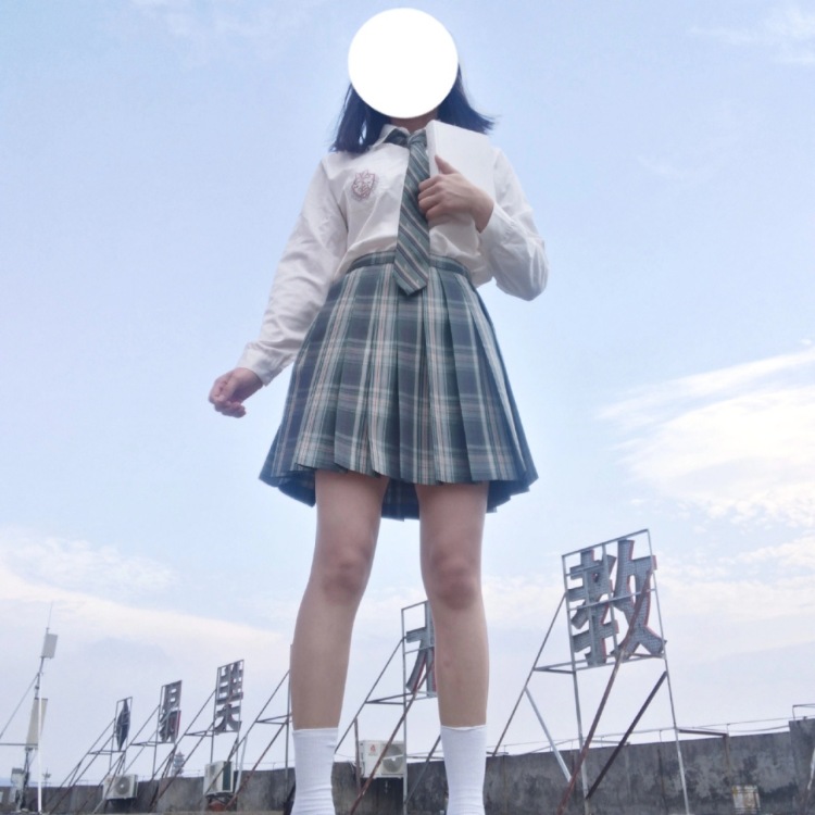 Zikw-广东省·广州市·增城区-快手-在校学生一名 身高174 接买家秀寄拍 平时喜欢拍照 有一定的审美 有镜头感