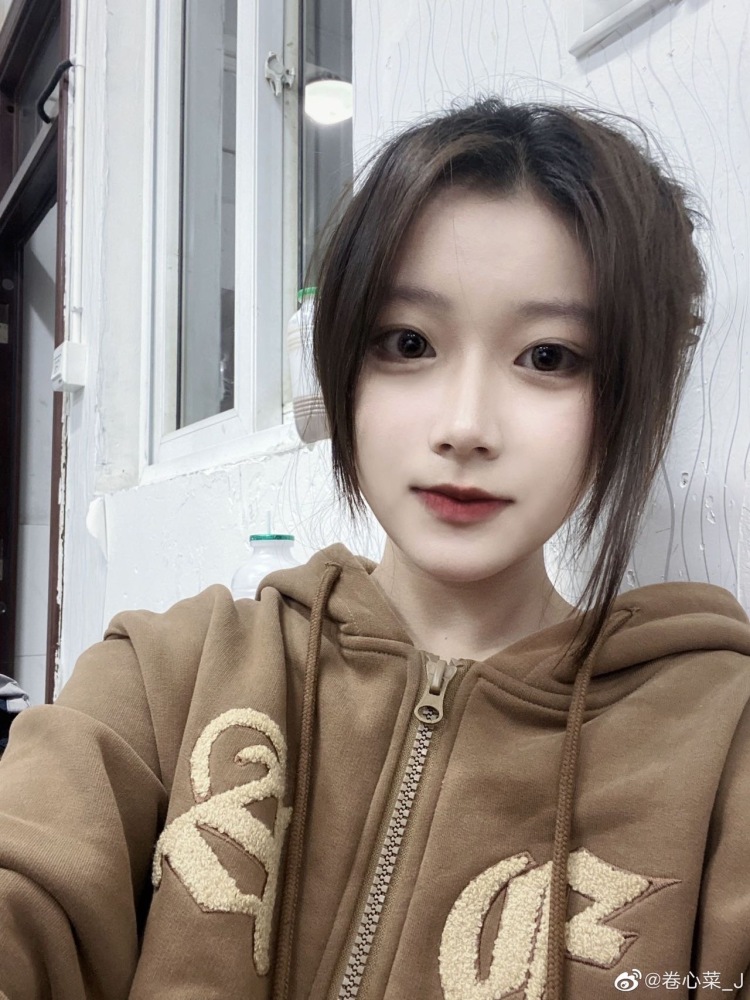 洲-江苏省·扬州市·江都区--接寄拍 美妆产品 护肤产品 美瞳 （骗子勿扰 穷学生 没钱骗）