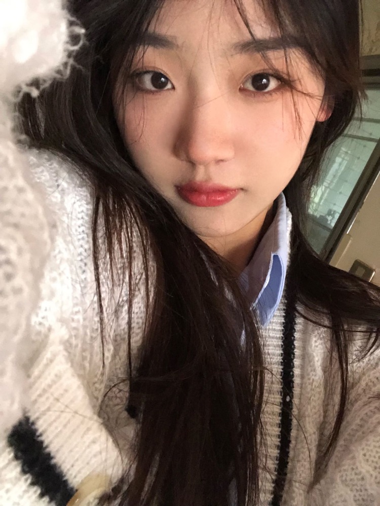 宋半仙🌛-四川省·成都市·新都区-快手：是宋半仙啊-一位在校女大学生👩‍🎓
有充足的时间拍照
身高1.65米体重96斤
爱好拍照摄影 大家可以找我合作呀🧚‍♀️