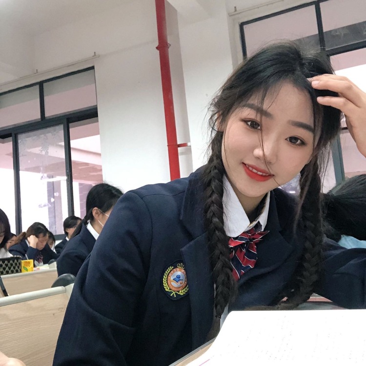 宋半仙🌛-四川省·成都市·新都区-快手：是宋半仙啊-一位在校女大学生👩‍🎓
有充足的时间拍照
身高1.65米体重96斤
爱好拍照摄影 大家可以找我合作呀🧚‍♀️