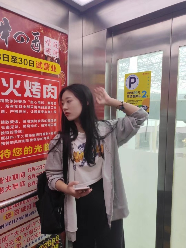 宋半仙🌛-四川省·成都市·新都区-快手：是宋半仙啊-一位在校女大学生👩‍🎓
有充足的时间拍照
身高1.65米体重96斤
爱好拍照摄影 大家可以找我合作呀🧚‍♀️