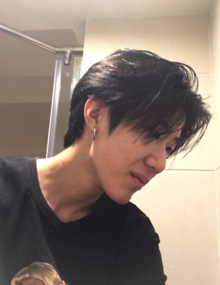 来杯开胃奶🍼-浙江省·杭州市·上城区--接寄拍,买家秀,177cm,45kg,会p图,有耳洞,可露脸风格多变,费用可协商