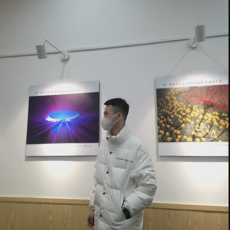 lose.-山西省·大同市·云冈区--适合做衣架身高178体重115男适合不同风格会剪辑会P图是新人但可以驾驭任何衣服可露脸