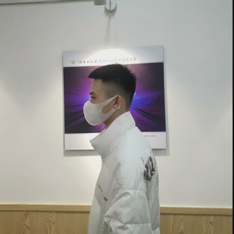 lose.-山西省·大同市·云冈区--适合做衣架身高178体重115男适合不同风格会剪辑会P图是新人但可以驾驭任何衣服可露脸