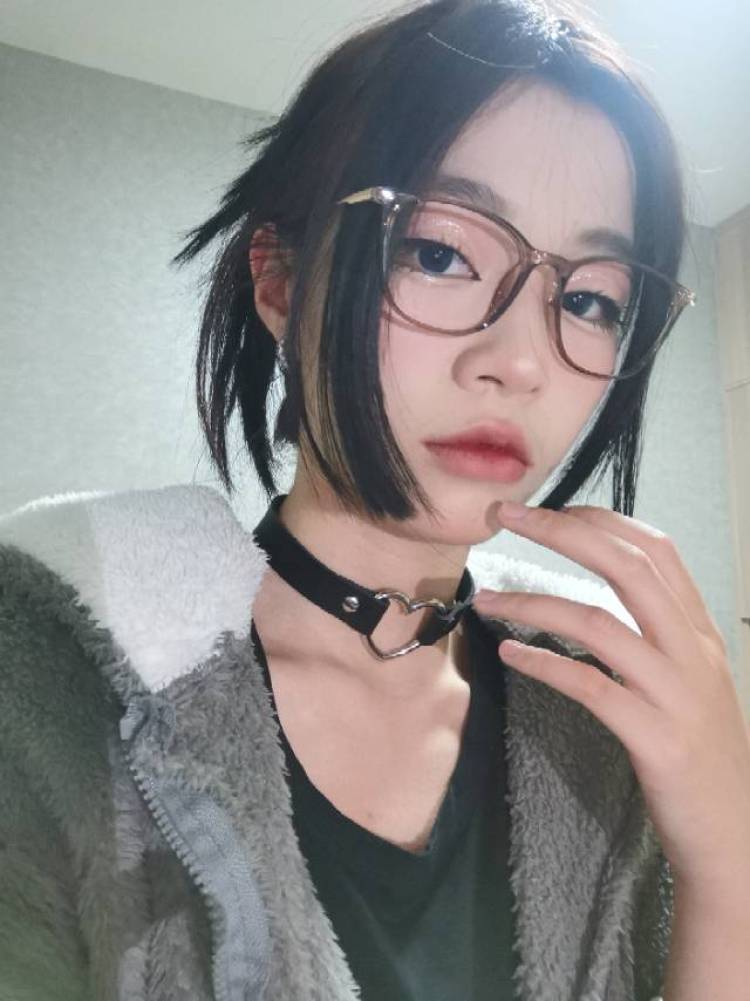 🍭🍭🍭-江苏省·苏州市·常熟市-抖音-165/90 20岁学生素人 疫情在家时间充裕积极出图,未封控可出门,抖音做开箱好物分享,试吃试用试穿