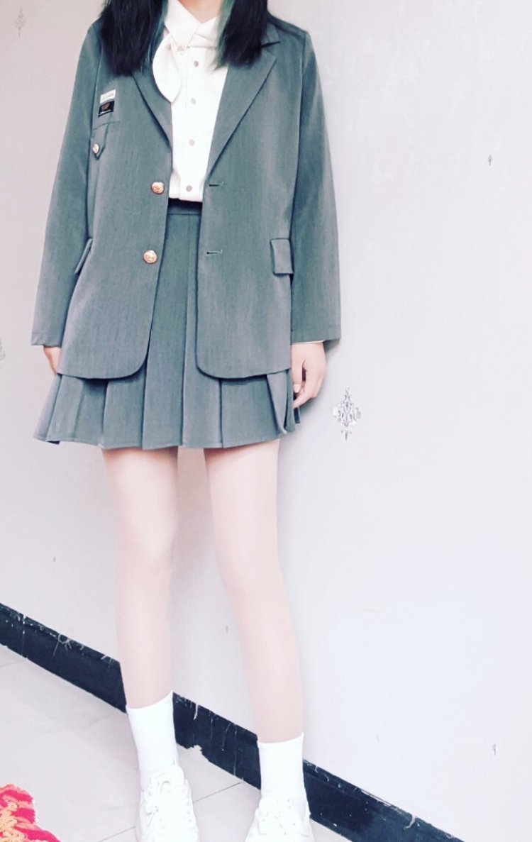 嫑 怹-青海省·西宁市·城北区-快手-嗨!我是18岁平时喜欢拍照,拍短视频, 可以带货,喜欢穿好看的衣服,会化妆,能说会道,