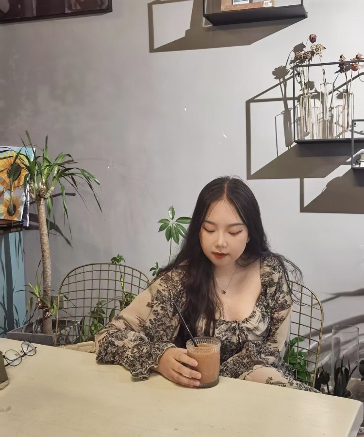 王火火🧸-湖南省·长沙市·长沙县-抖音 微博 某红薯-学生,美食探店,商品寄拍,设备苹果13,可免费赠拍,价格不高