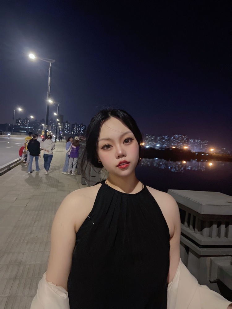 张必瘦🌙.-湖北省·武汉市·洪山区--兴趣爱好参加各种线下活动,想尝试做兼职模特,是一个有梦想的人
年龄:21
身高:178CM
体重:75KG