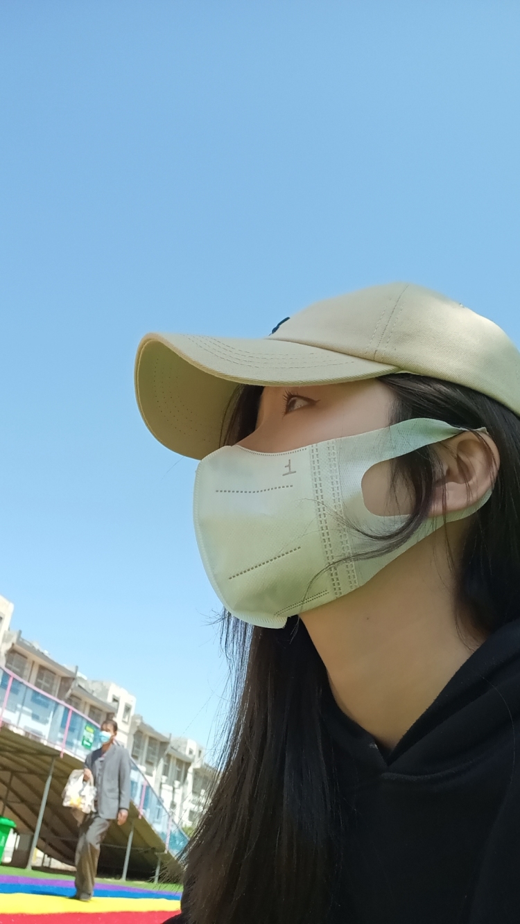 雷沐沐〆-陕西省·西安市·鄠邑区--买家秀，擅长饰品小物件的摆拍，例如口罩，假发，帽子等，19岁的学生党，绝对认真负责。