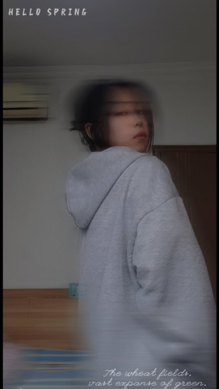 Tsuki-陕西省·西安市·长安区--喜欢画画,会拍照喜欢拍照,喜欢各种穿搭,会批图暑假兼职寄拍,希望有机会寄拍