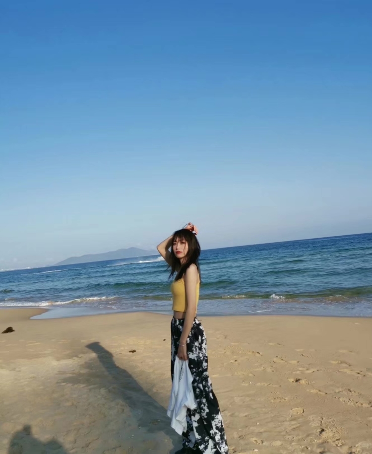 冰里子-湖北省·武汉市·武昌区-抖音,微博-本人身高165cm,体重46kg,风格多变,会拍照会修图,可接产品寄拍或送拍 ,衣服 鞋子 配饰 美瞳 美甲 等都可以,照片高清有质量。