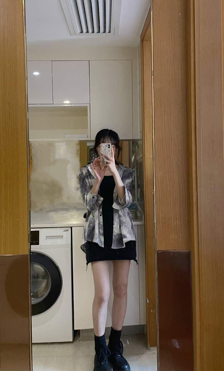 冰里子-湖北省·武汉市·武昌区-抖音,微博-本人身高165cm,体重46kg,风格多变,会拍照会修图,可接产品寄拍或送拍 ,衣服 鞋子 配饰 美瞳 美甲 等都可以,照片高清有质量。
