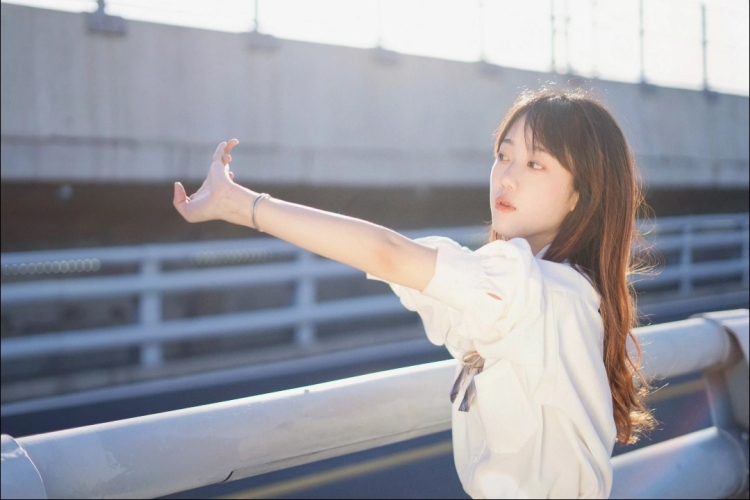 琼熠-福建省·厦门市·集美区-B站-身高160 体重94
风格定位：清新少女 甜酷 
接寄拍 可相机出图 审美在线
