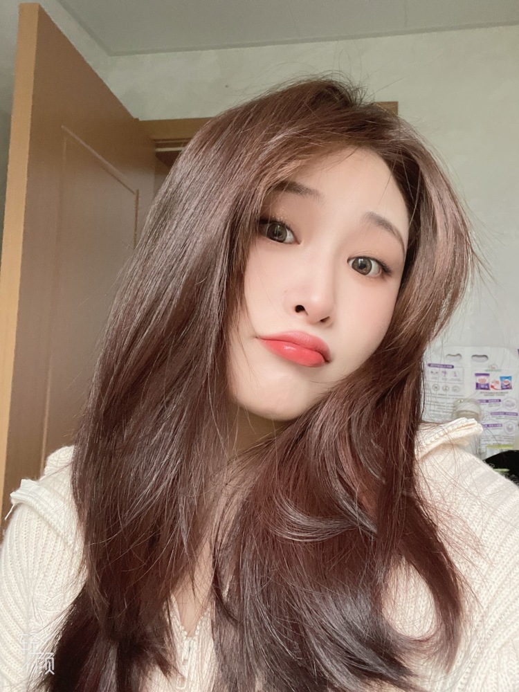 Feng Feng-江苏省·苏州市·虎丘区-抖音,美图秀秀-可接买家秀:衣服,裤子,裙子,鞋子,袜子,穿戴甲,美瞳,饰品,化妆品,礼物,游戏