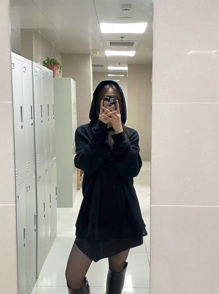 Feng Feng-江苏省·苏州市·虎丘区-抖音,美图秀秀-可接买家秀:衣服,裤子,裙子,鞋子,袜子,穿戴甲,美瞳,饰品,化妆品,礼物,游戏