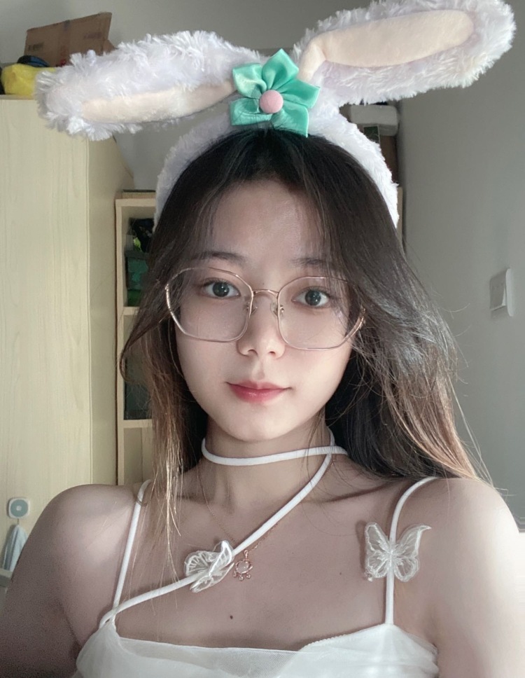 妙妙子🐅-广东省·深圳市·龙岗区-抖音、微博、B站-168、100斤。舞蹈特长,在校研究生,热爱研究穿搭,可接寄拍,校园推广,短视频创作。