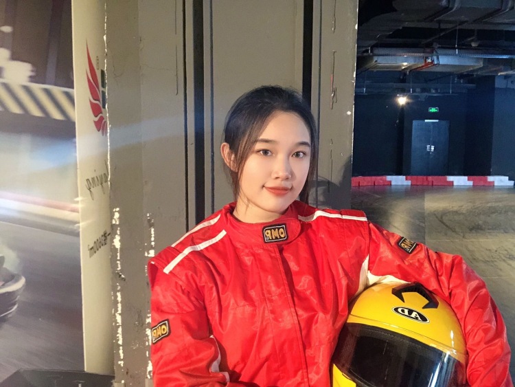 YiYi-广东省·东莞市·南城街道-抖音,微博-跳街舞,爵士为主,身高163体重52。接寄拍,可接受多种类型衣服,但不接受jk。有意联系。