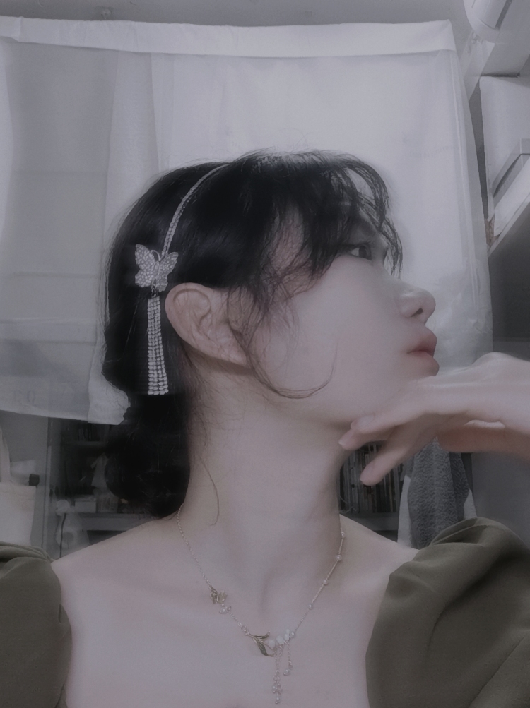 🌻 一切安好-湖南省·长沙市·岳麓区-抖音-接单范围:服饰(尤其是小裙子,本人特别喜欢拍照)饰品、鞋子、美妆、文具都可以。
本人身高168,体重105,三围86,67,80。喜爱运动,排球篮球羽毛球,学过舞蹈。