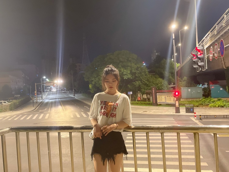 婷-浙江省·金华市·义乌市-某红薯和微博-我是素人婷
淘宝账号冠1 信誉极好
是个摄影爱好者，有寄拍经验，
会按商家的要求完成任务
接单范围：服装/首饰/鞋包/种草开箱测评
身高：168CM
体重：48KG
