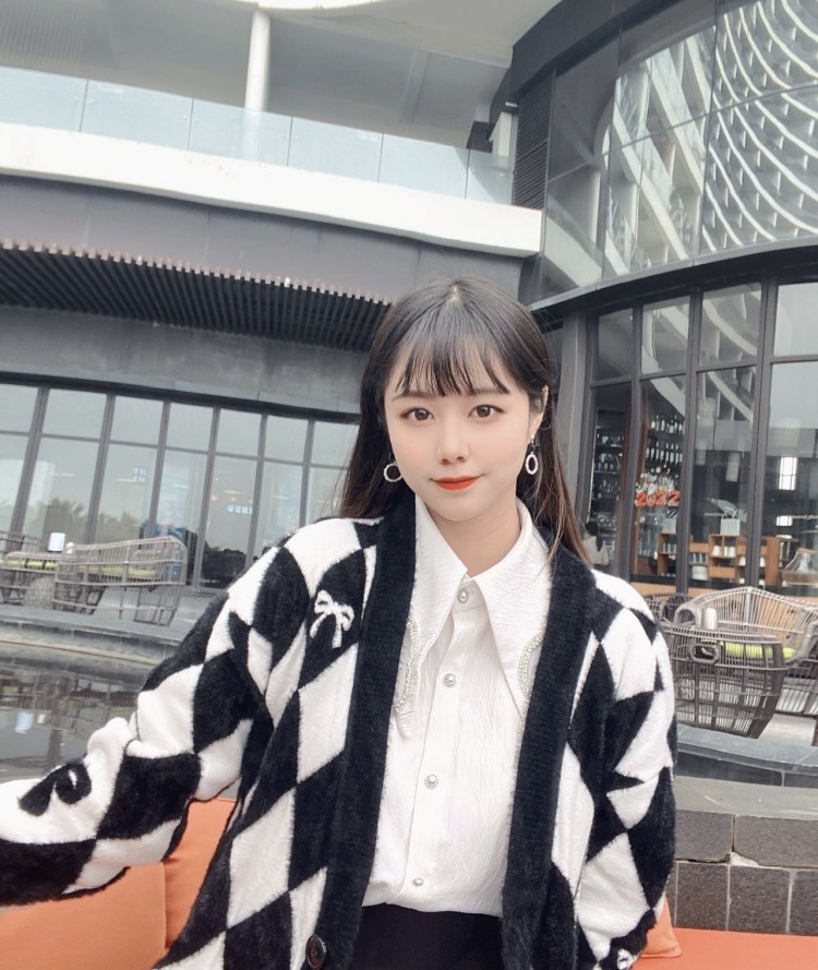 琪琪-广东省·深圳市·南山区--大家好！我是深圳网红：大猫咪
时间自由  意向：写软文 开箱测评 种草笔记 探店打卡 视频剪辑  可代言拍照 可寄拍 买家秀 可以接假发 护肤品 护肤品等……  会视频剪辑 可以做影集，谢谢观看 每一