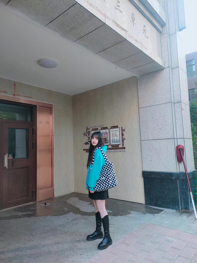 小雅-山西省·太原市·小店区--擅长拍照拍视频p图等
寄拍模特.线上线下都可以
美妆护肤穿搭美甲饰品等都可合作
快手网红 身高160
诚心合作 可长期合作
各大商家平台快来看看我
