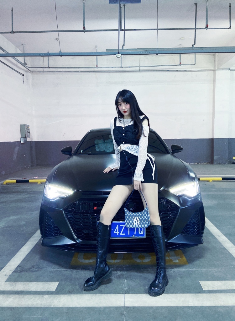 Xx--辽宁省·大连市·甘井子区--年龄20，身高167，体重96。平时喜欢运动，健身。喜欢拍照，P图。
年龄：23
身高：175CM
体重：50KG
接寄拍（风格均可）会p图 会拍照