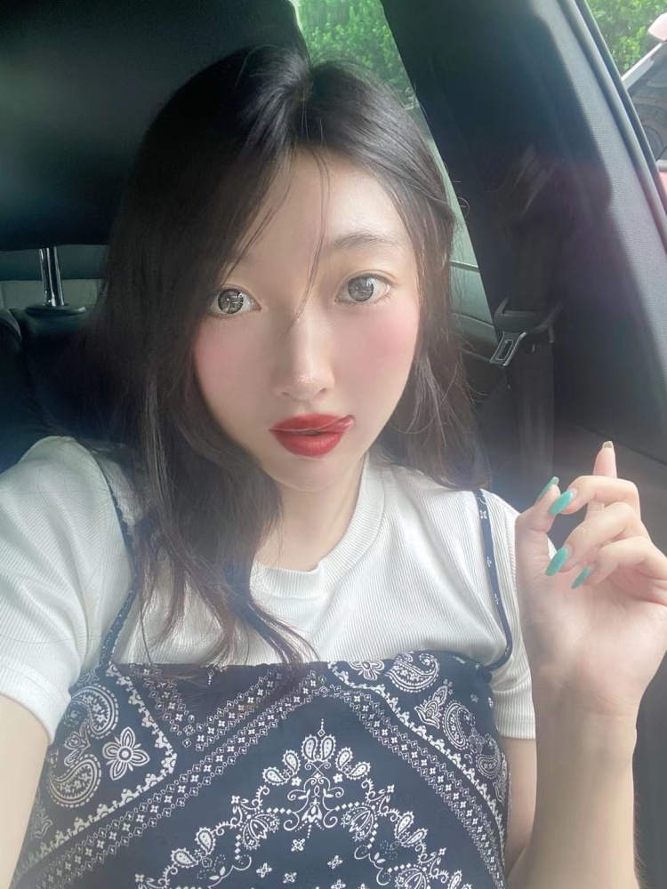 Xx--辽宁省·大连市·甘井子区--年龄20，身高167，体重96。平时喜欢运动，健身。喜欢拍照，P图。
年龄：23
身高：175CM
体重：50KG
接寄拍（风格均可）会p图 会拍照