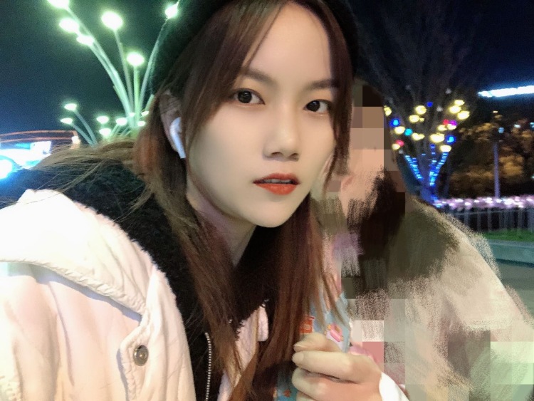 Pluto-上海市·上海市·闵行区--Jk  潮牌 首饰都可  本人偏瘦  162  83斤 平时穿衣风格国潮偏多