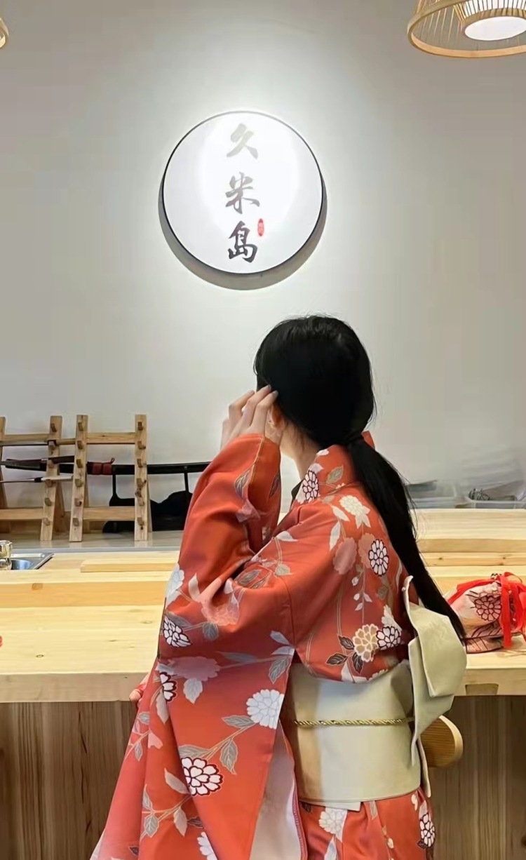 Alas.小谢-四川省·遂宁市·射洪市--大家好！我是小谢
158/92 爱穿搭摄影修图 都是苹果原相机拍摄高清，接单范围：买家秀/开箱测评/细节图/探店都可以/lolita/jk/汉服/cos服/常服都🉑️