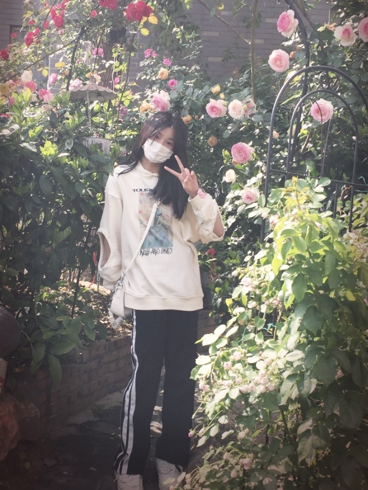 在偷看吗-江苏省·淮安市·清江浦区-抖音 微博 快手 某红薯 -喜欢拍照！基本所有风格都OK
衣服裤子耳饰美瞳开箱视频啥的都可以