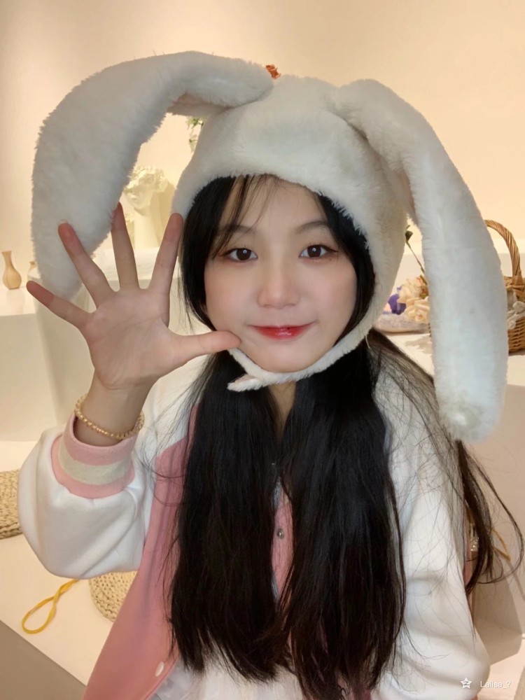 Lalisa-湖南省·邵阳市·双清区-抖音 快手-纯情女高中生 喜欢拍照 穿搭 追剧 出去玩等等 爱好很广泛 热爱自由 不被定义 对事情认真负责 不会敷衍了事 请多多关注吧