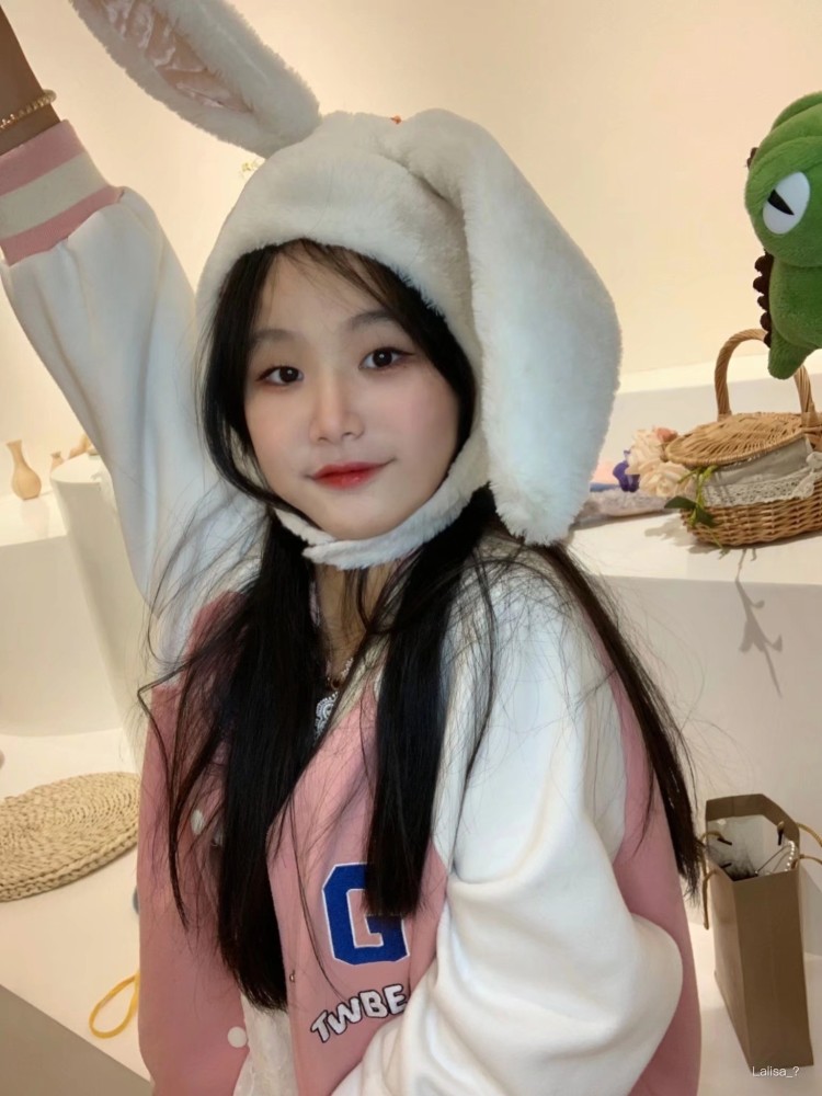 Lalisa-湖南省·邵阳市·双清区-抖音 快手-纯情女高中生 喜欢拍照 穿搭 追剧 出去玩等等 爱好很广泛 热爱自由 不被定义 对事情认真负责 不会敷衍了事 请多多关注吧