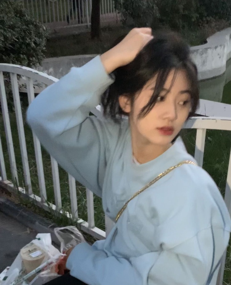 lzqq-河南省·郑州市·新密市--我的dy粉丝700 浏览量超过1w
快手粉丝600 我想做兼职素人模特 可接寄拍
身高170体重50 风格不限