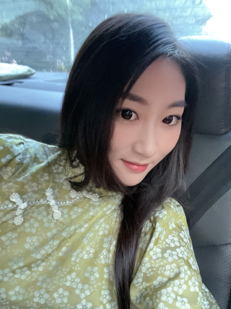 fragrant香香-福建省·福州市·鼓楼区--小红薯穿搭博主 接寄拍 身高169体重53公斤
风格不限 欢迎合作