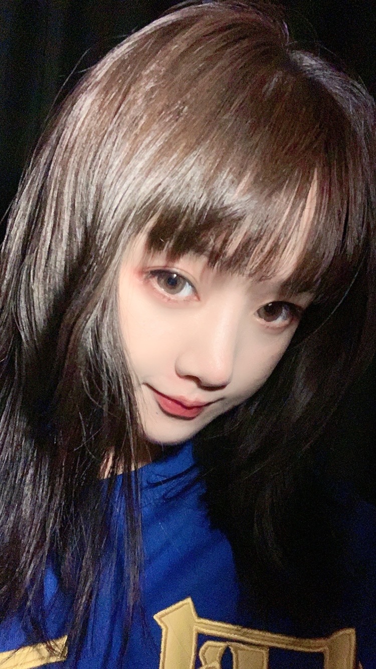 小鱼-河北省·保定市·安国市-抖音、微博、快手哦-会穿搭，之前在网店接寄拍，可以接耳钉、项链、衣服、鞋子、帽子、戒指等，国风、国潮都可以接单，会p图，会搭配会化妆。出图快，工作态度积极。价格可以商议