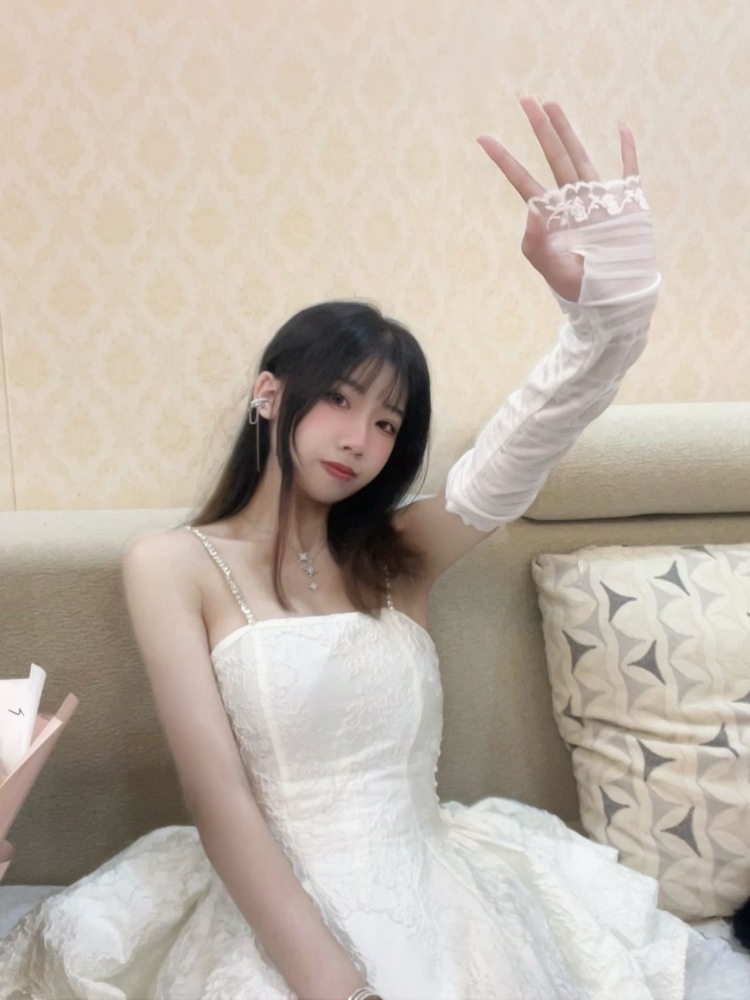 芮芮er-浙江省·台州市·临海市-抖音-接寄拍 身高162 体重88斤 擅长拍照 p图 可接各种风格
