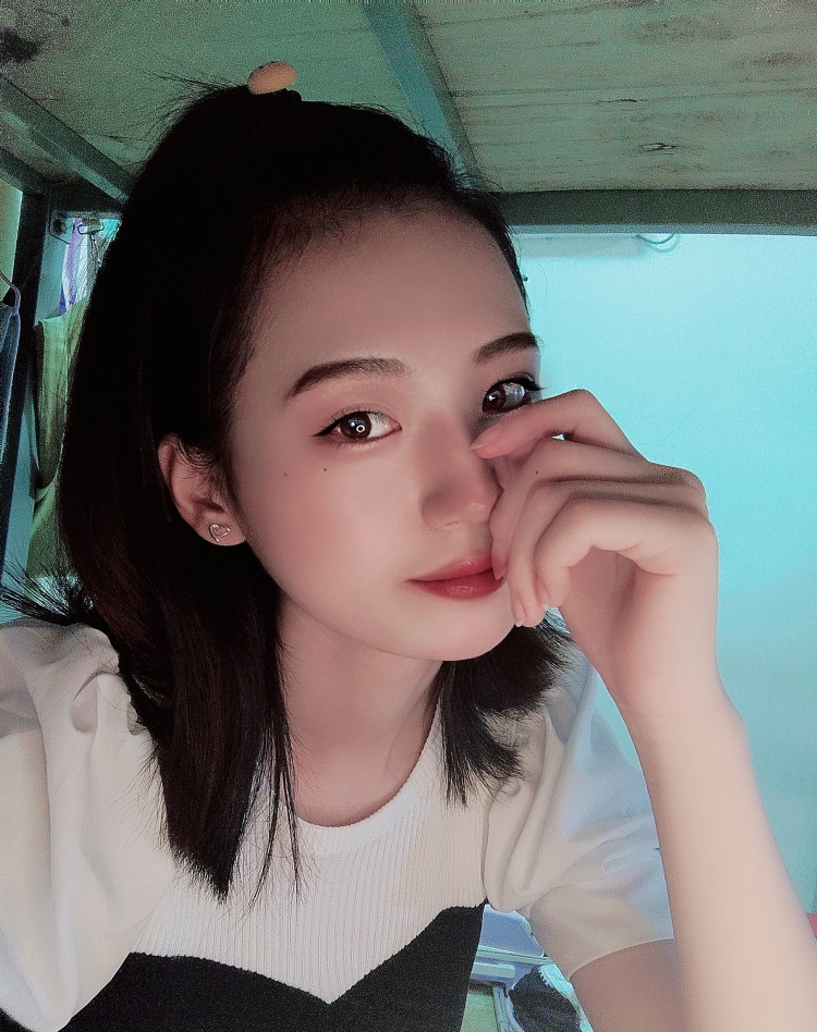 嘉莓-山东省·青岛市·李沧区--本人擅长拍照修图和设计,爱好摄影,喜欢艺术,希望接一些买家秀或者拍摄类的作品。