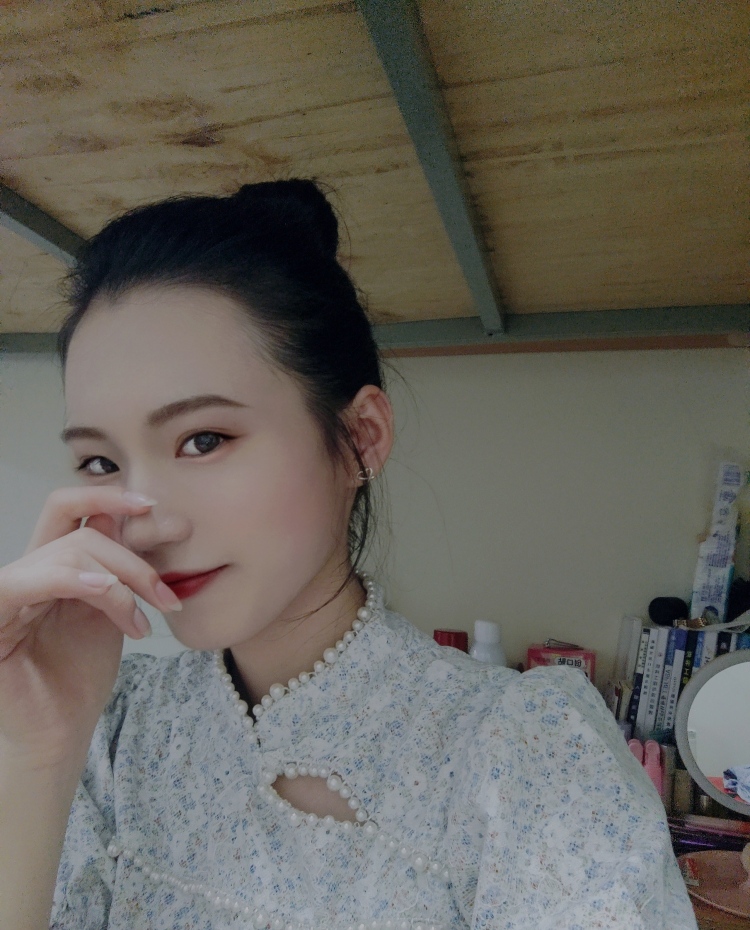 嘉莓-山东省·青岛市·李沧区--本人擅长拍照修图和设计,爱好摄影,喜欢艺术,希望接一些买家秀或者拍摄类的作品。