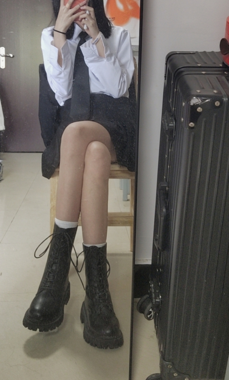 撒手沒-湖南省·长沙市·岳麓区--本人身高168 体重40kg 鞋码36
整体 偏瘦 显高
想接丝袜 紧身裤 鞋 等局部拍摄
有意可私