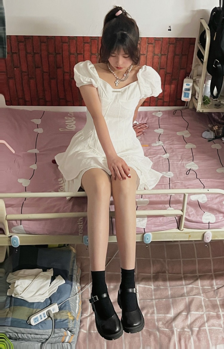 🐇ଲ-陕西省·西安市·长安区--身高163,体重49kg,会化妆,会批图,会穿搭,五官端正,会拍照,语言丰富,可接买家秀,饰品,女装等