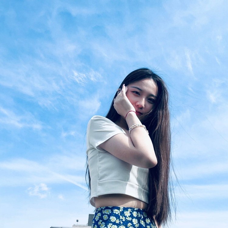 月半辛束🍑-山东省·济南市·历城区--接拍衣服 ,服饰等 ,会p图 。体重96,身高165,自由职业 ,有时间拍照