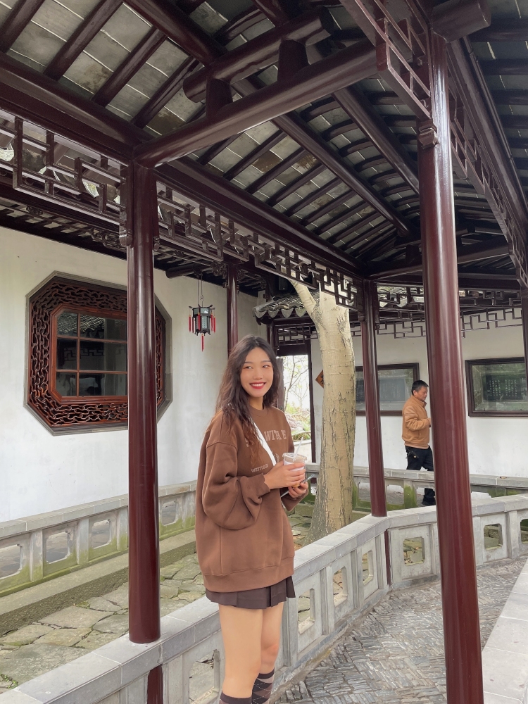 孙萌-上海市·上海市·闵行区--会拍照,会p图,不接暴露的单子,其他都可,身高175,体重110