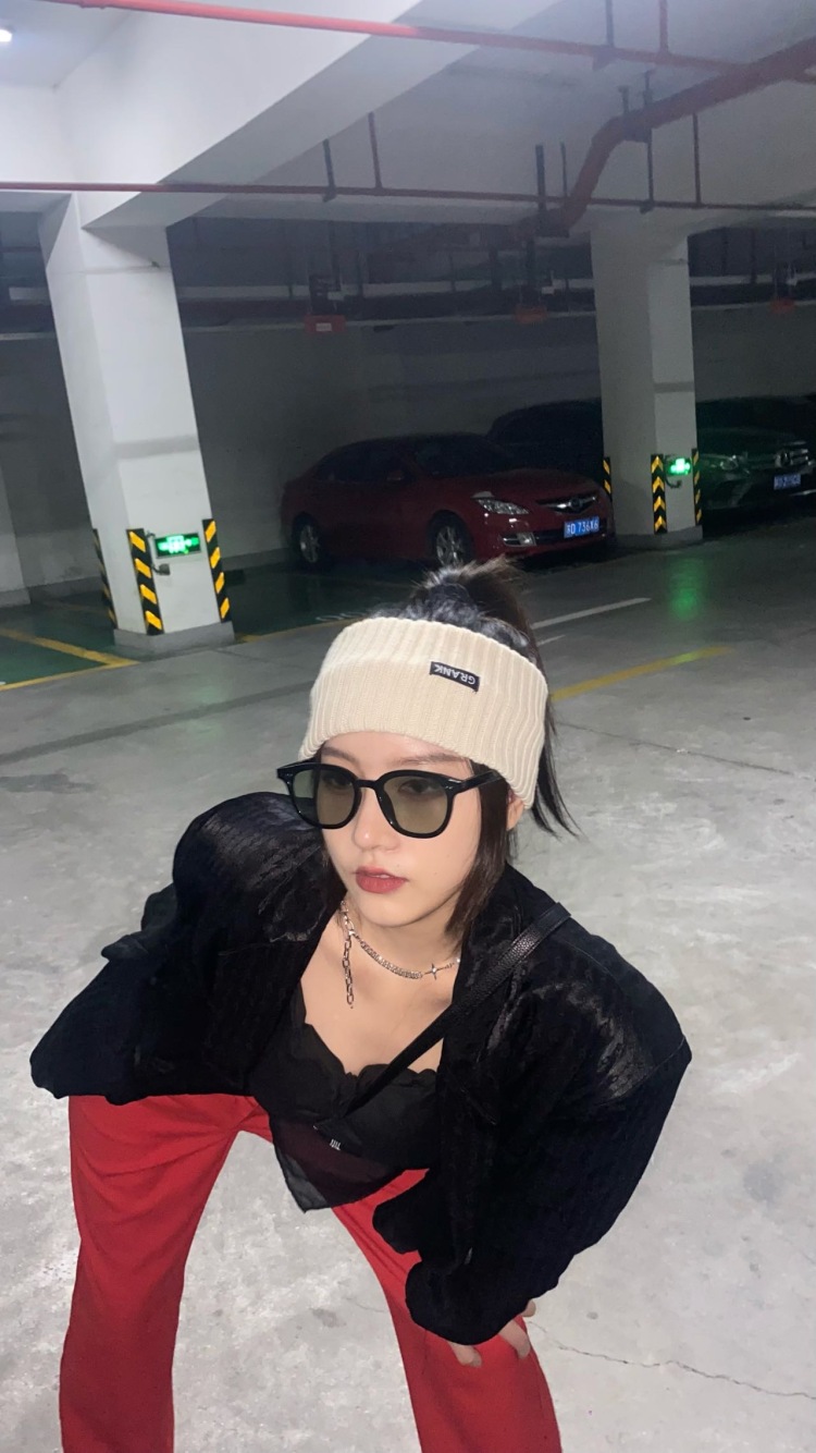 E VA-江苏省·常州市·武进区--买家秀 (服饰 包包 鞋袜 彩妆等) 详情页 抖音 探店都可以接 高清原相机拍摄 可以根据商家要求来 低于50的单子不接 身高164cm 体重46kg