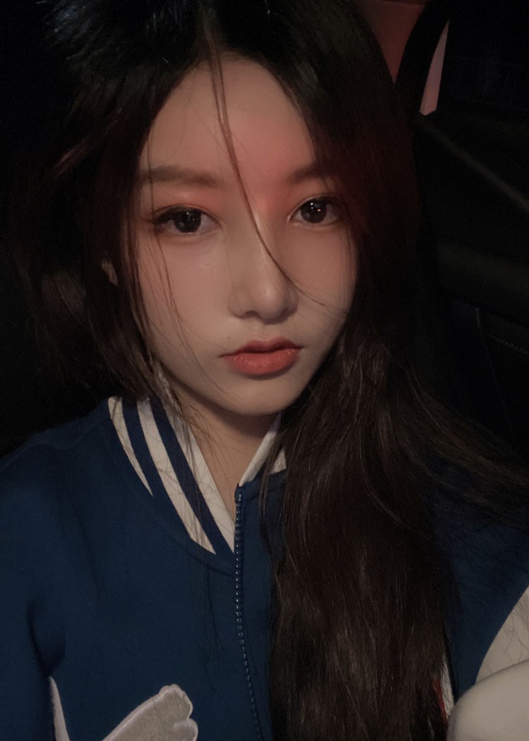E VA-江苏省·常州市·武进区--买家秀 (服饰 包包 鞋袜 彩妆等) 详情页 抖音 探店都可以接 高清原相机拍摄 可以根据商家要求来 低于50的单子不接 身高164cm 体重46kg