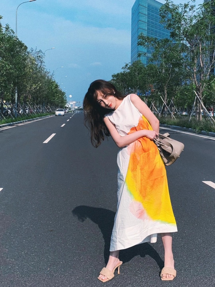 小刘是我🌷-北京市·北京市·大兴区--本人擅长穿搭、拍照、修图，
身高161，体重92斤，长相尚可，
出图快，图片质量高，也可接短视频，
服装、首饰、内衣、包鞋等皆可～