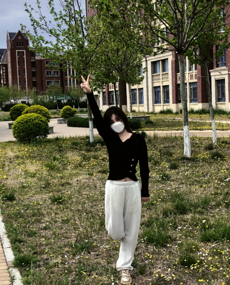 瑜哥-河北省·秦皇岛市·昌黎县--大学学的是跨境电商专业 可以买家秀 会p图 有合适欢迎来找我合作 谢谢！