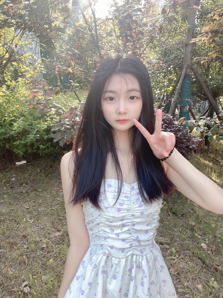 英子-湖南省·长沙市·雨花区-抖音-♬🍩 𝕊ţεˡ𝐋𝓪ℓό𝐔 🐰💙
此处可爱贩卖机，24小时正常营业