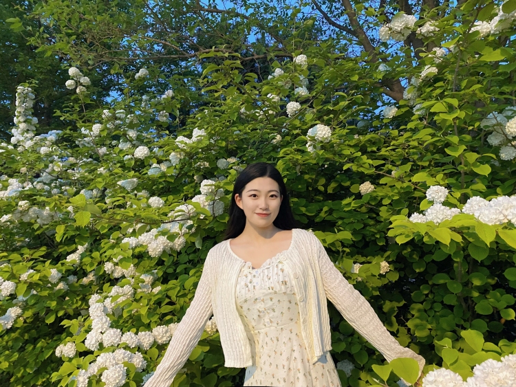ZHAOOO_-山东省·日照市·东港区-微博某红薯-接买家秀寄拍 自带相机 擅长修图 170 65最近家里天气好拍照超级出片