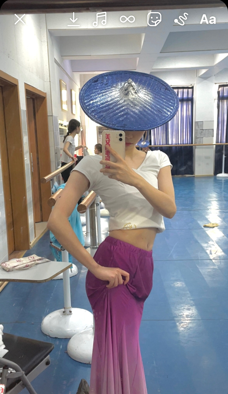 SanShuiBaby-四川省·达州市·通川区--接网拍寄拍单,买家秀等,会拍照p图,可以约拍,
身高160 体重42公斤 舞蹈专业喜欢拍照穿搭
有意愿的可以联系我哟